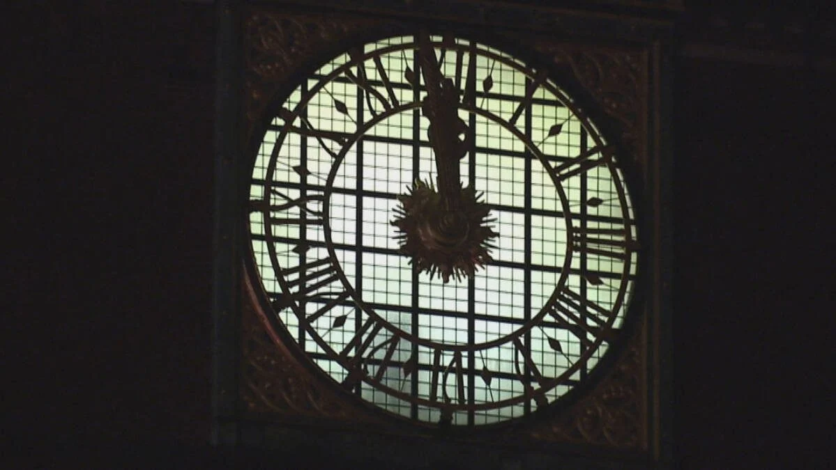 Hvornår siger man “Godt Nytår”? Første eller sidste klokkeslag fra Rådhusklokkerne?