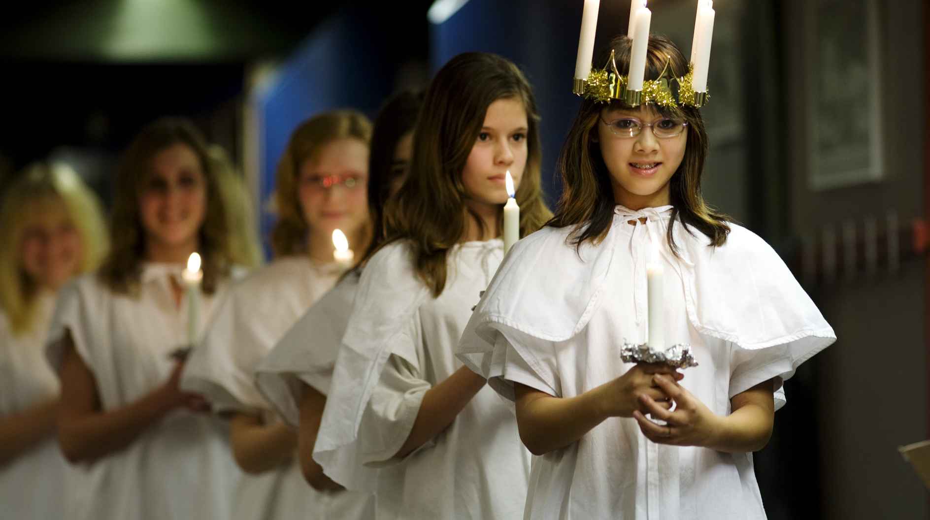 Sankt Lucia – historien bag Luciadagen, luciaoptog og lys i mørket